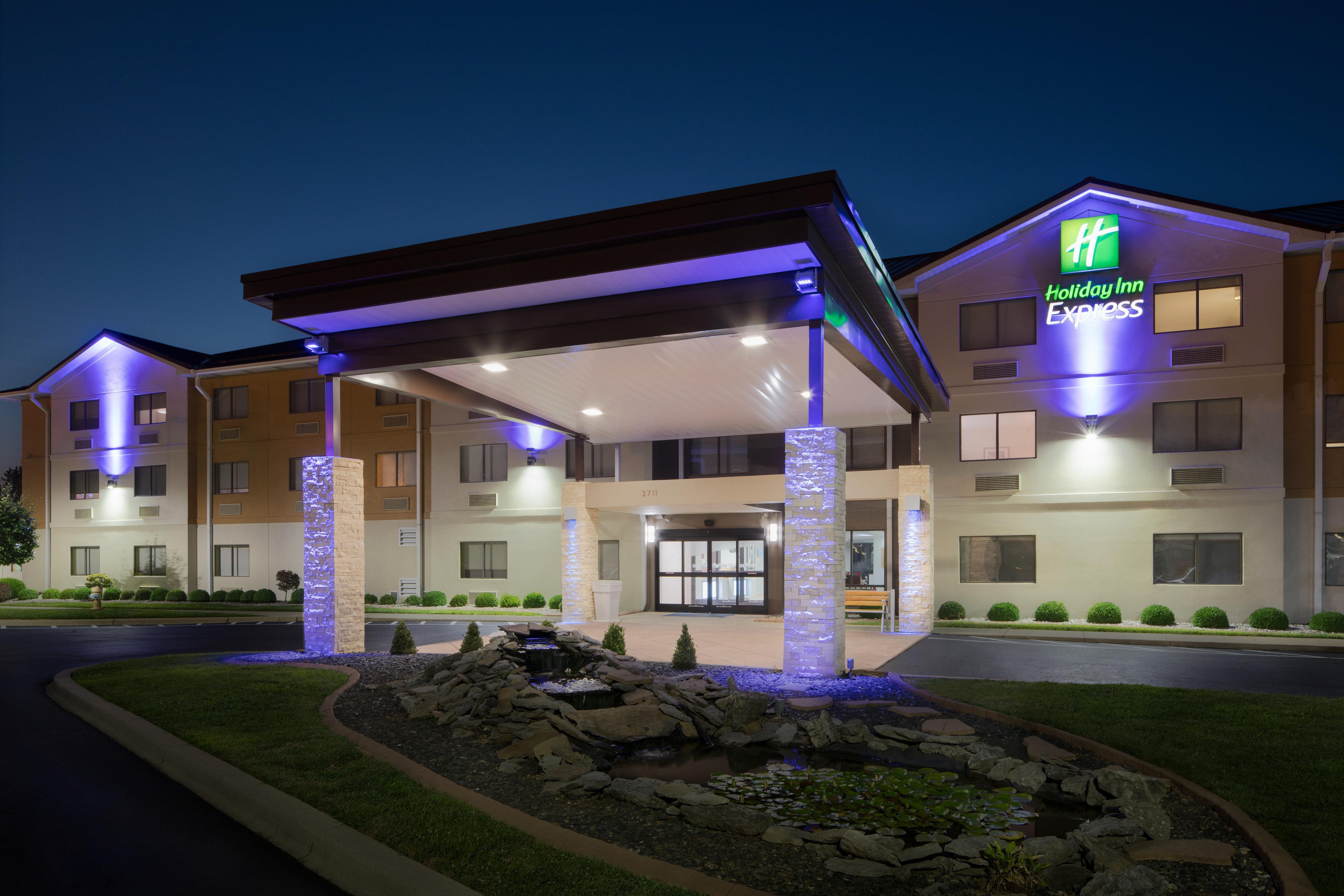 Holiday Inn Express Louisville Northeast, An Ihg Hotel Buitenkant foto