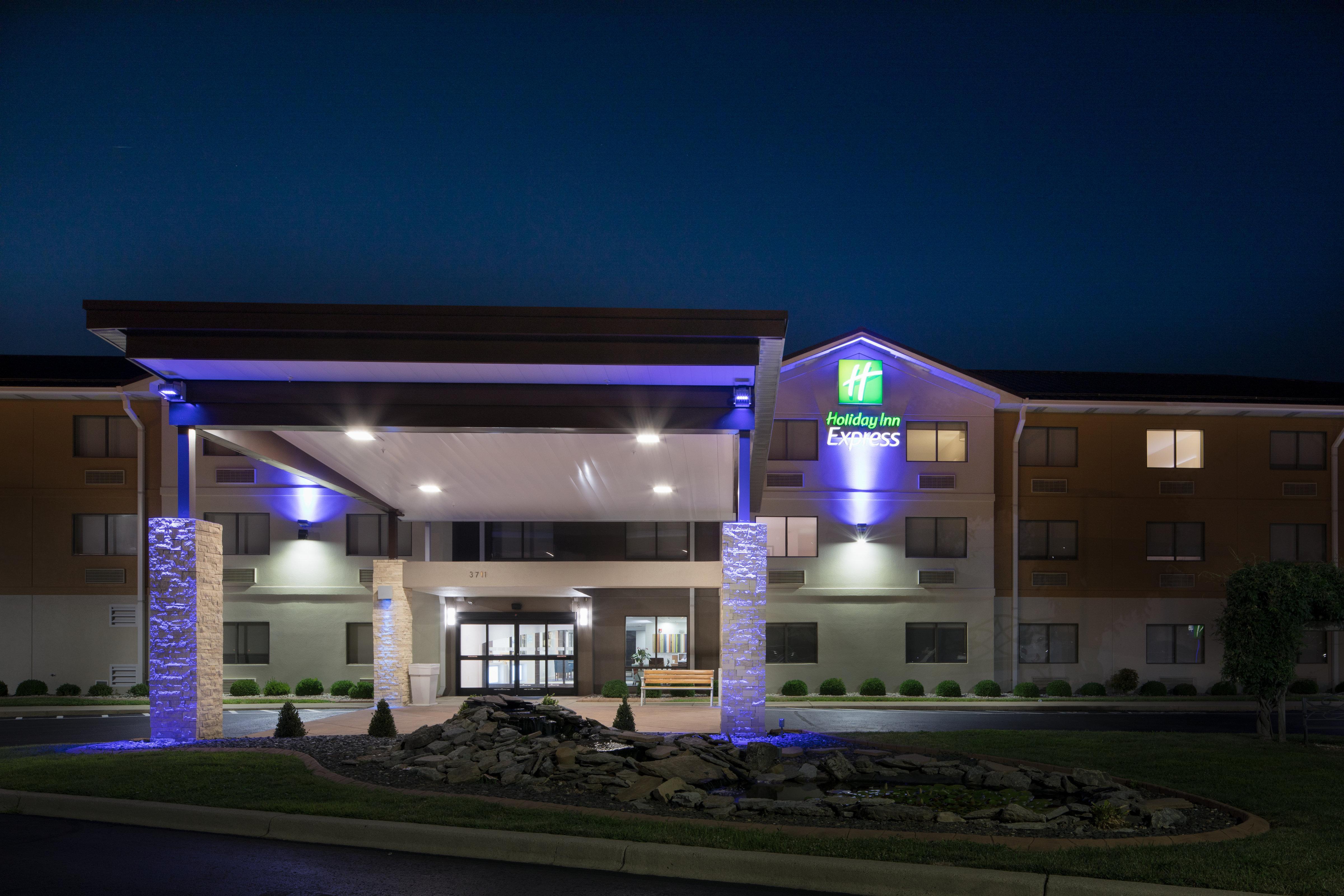 Holiday Inn Express Louisville Northeast, An Ihg Hotel Buitenkant foto