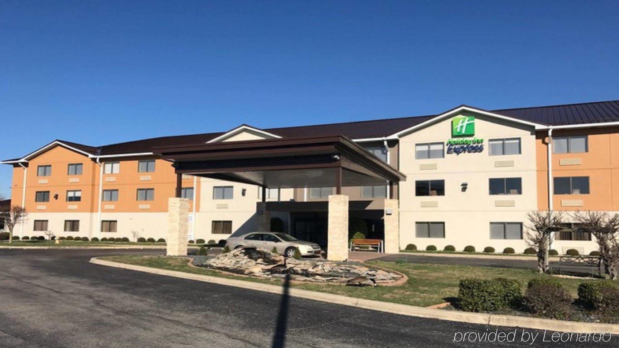 Holiday Inn Express Louisville Northeast, An Ihg Hotel Buitenkant foto