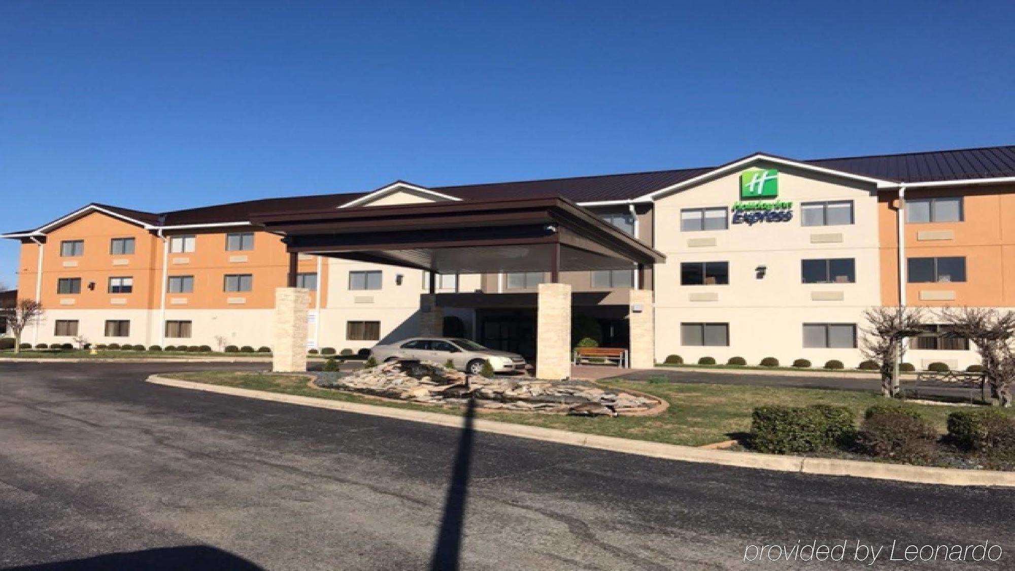 Holiday Inn Express Louisville Northeast, An Ihg Hotel Buitenkant foto