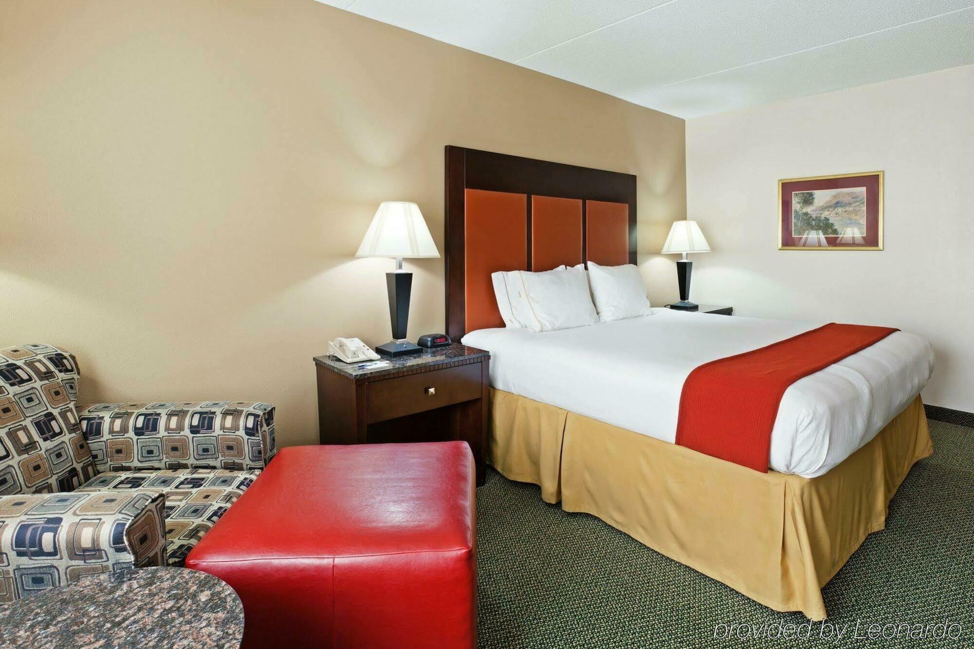 Holiday Inn Express Louisville Northeast, An Ihg Hotel Buitenkant foto